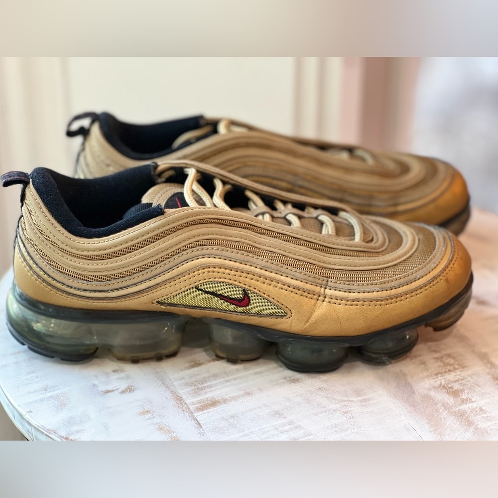Nike Air VaporMax 97 Metallic Gold Size 8.5 Sneakers